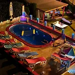 Princess&prince With Swimming Pool And Garden Διαμέρισμα