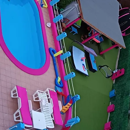 Princess&prince With Swimming Pool And Garden