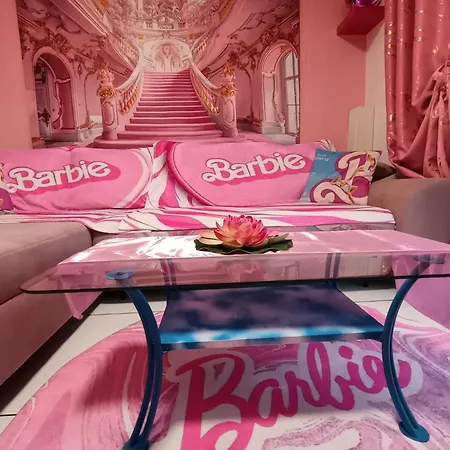 Princess&prince With Swimming Pool And Garden