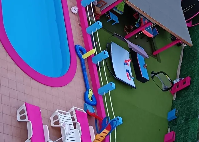 Princess&prince With Swimming Pool And Garden