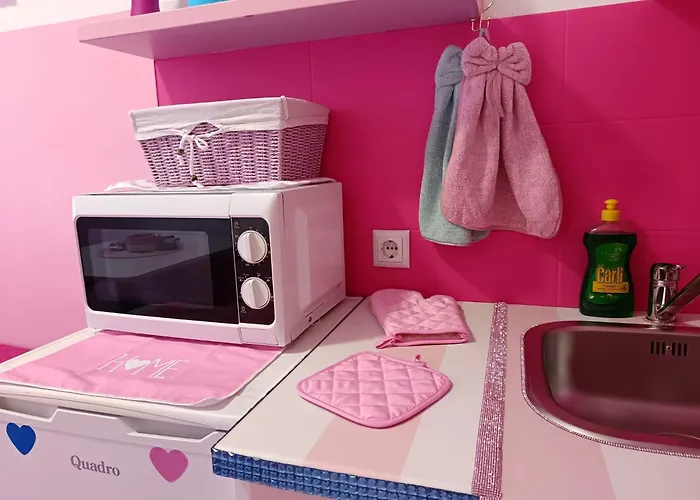 Princess&prince With Swimming Pool And Garden