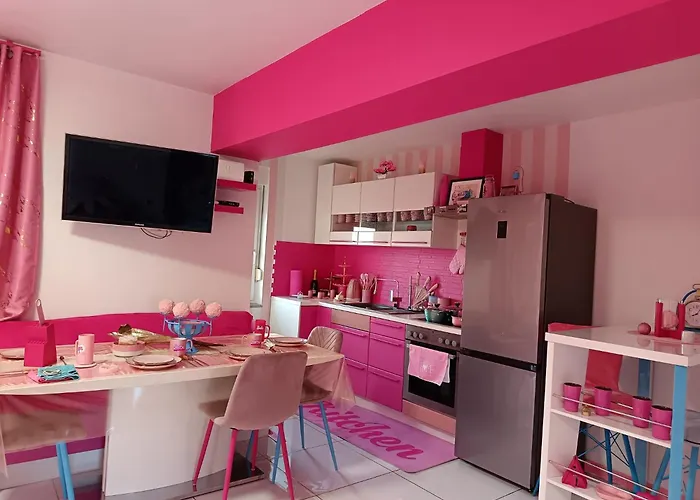 Princess&prince With Swimming Pool And Garden